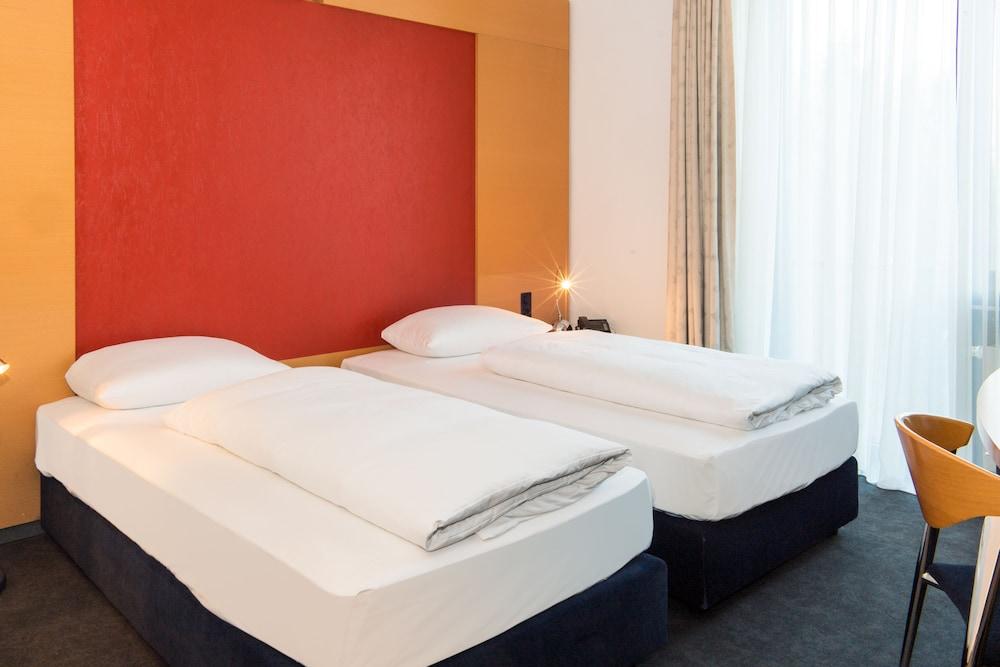 Hotel Four Ratingen Dusseldorf Airport Exterior foto