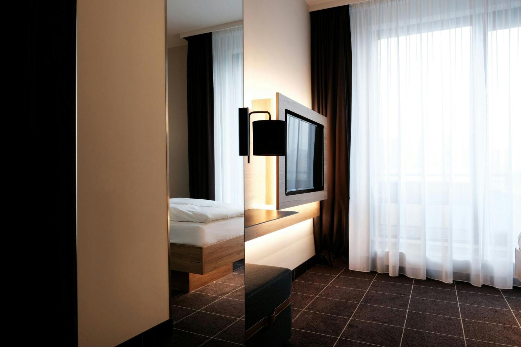 Hotel Four Ratingen Dusseldorf Airport Exterior foto